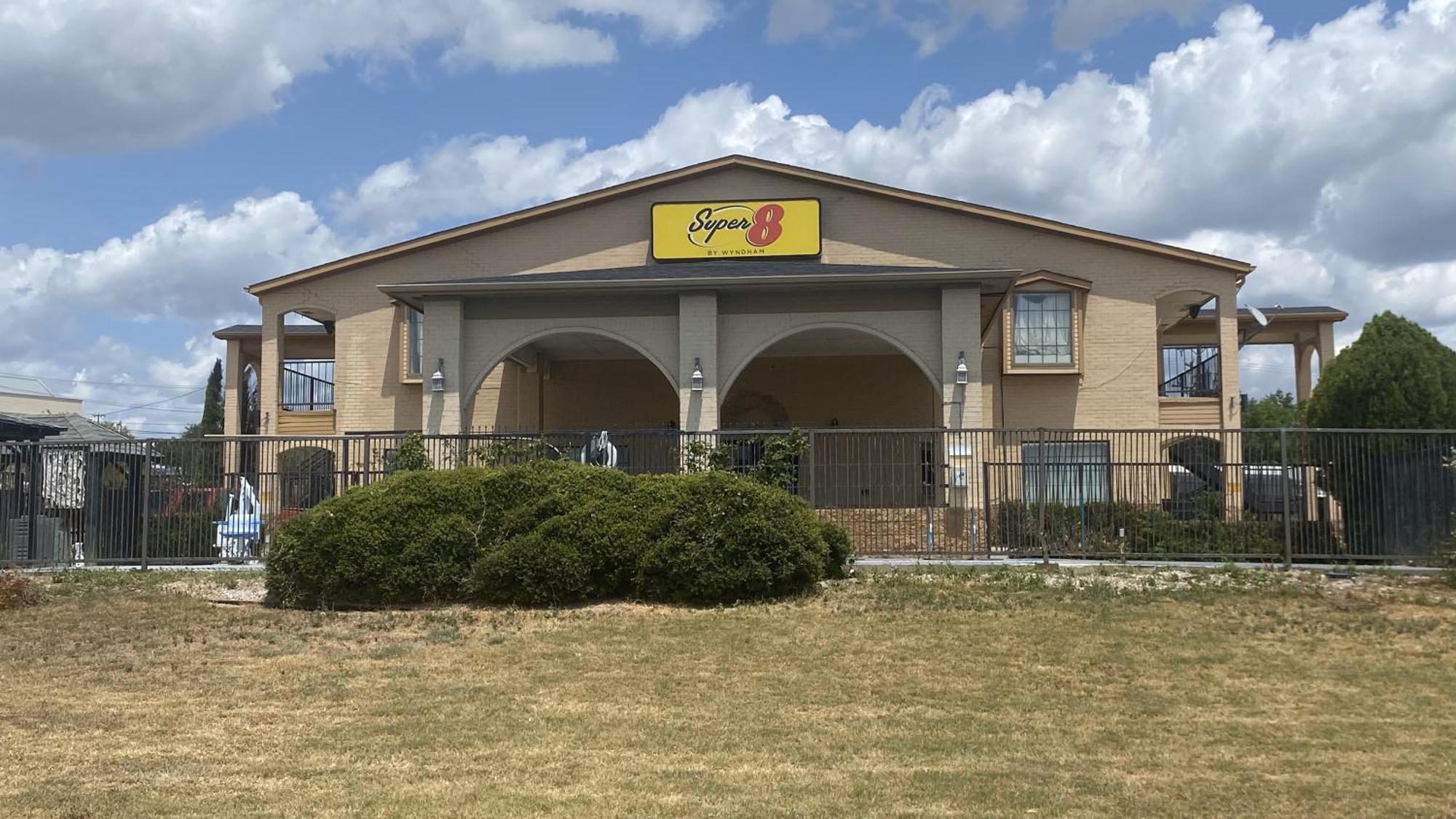 Super 8 By Wyndham Decatur Texas Hotel Exterior foto